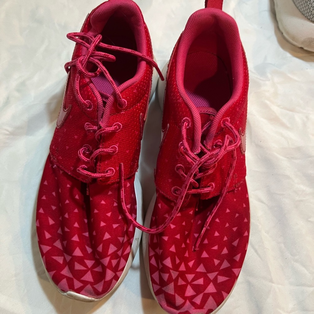 Nike youth Red Geometric Pattern Sneakers size 4.5 Y
